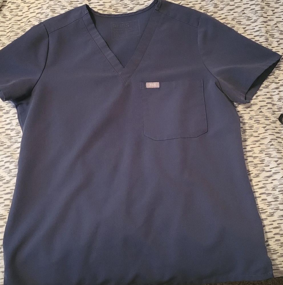 Figs dark harbor scrub top